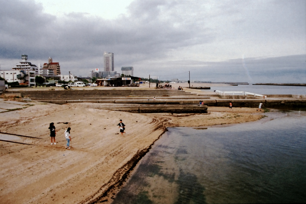 海開き前の須磨海岸