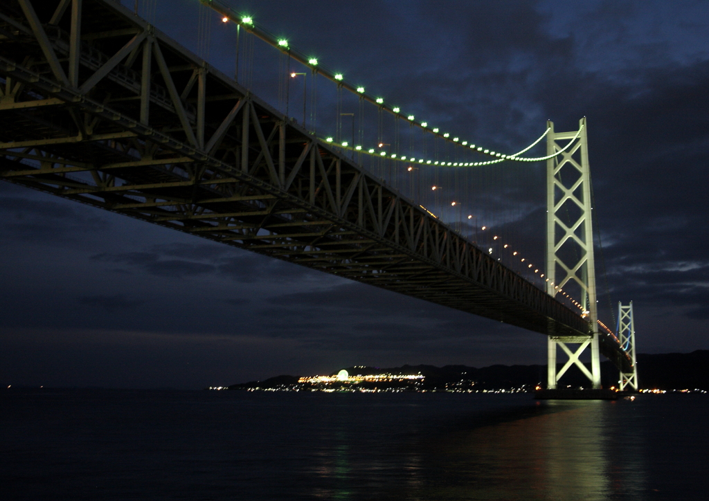 冬の明石海峡大橋