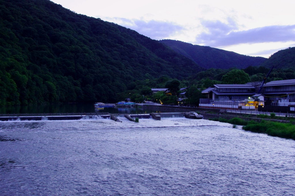 渡月橋からの嵐山夕景