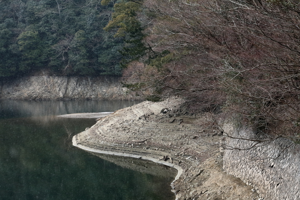 冬の布引五本松堰堤
