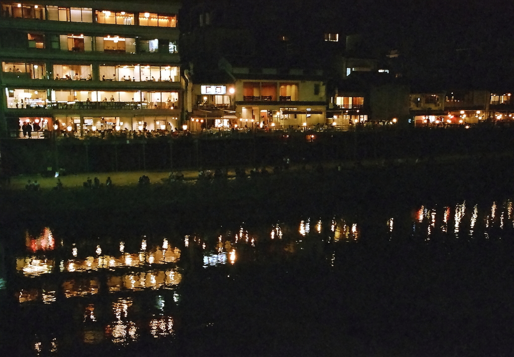 京都　鴨川の夕べ