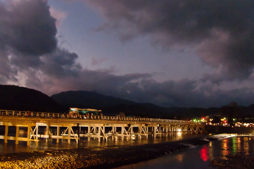 ブルーモーメントの渡月橋