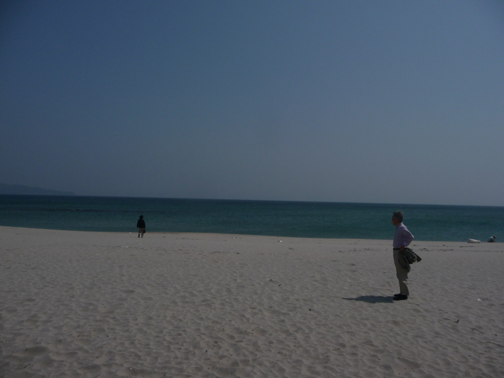 海辺の老夫婦