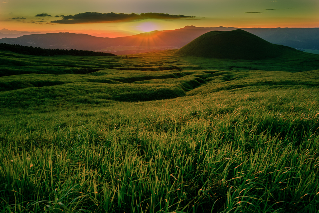 阿蘇米塚の夕景