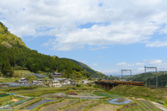 里山を行くビスタカー