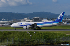 Boeing 777-281
