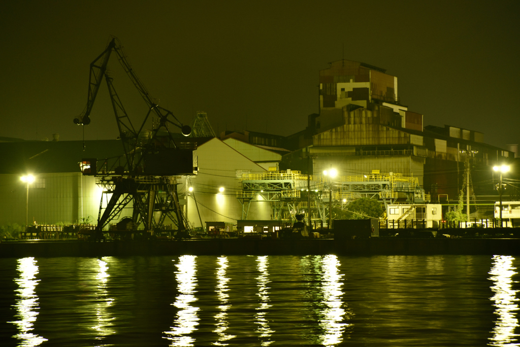 The factory which shines in the sea