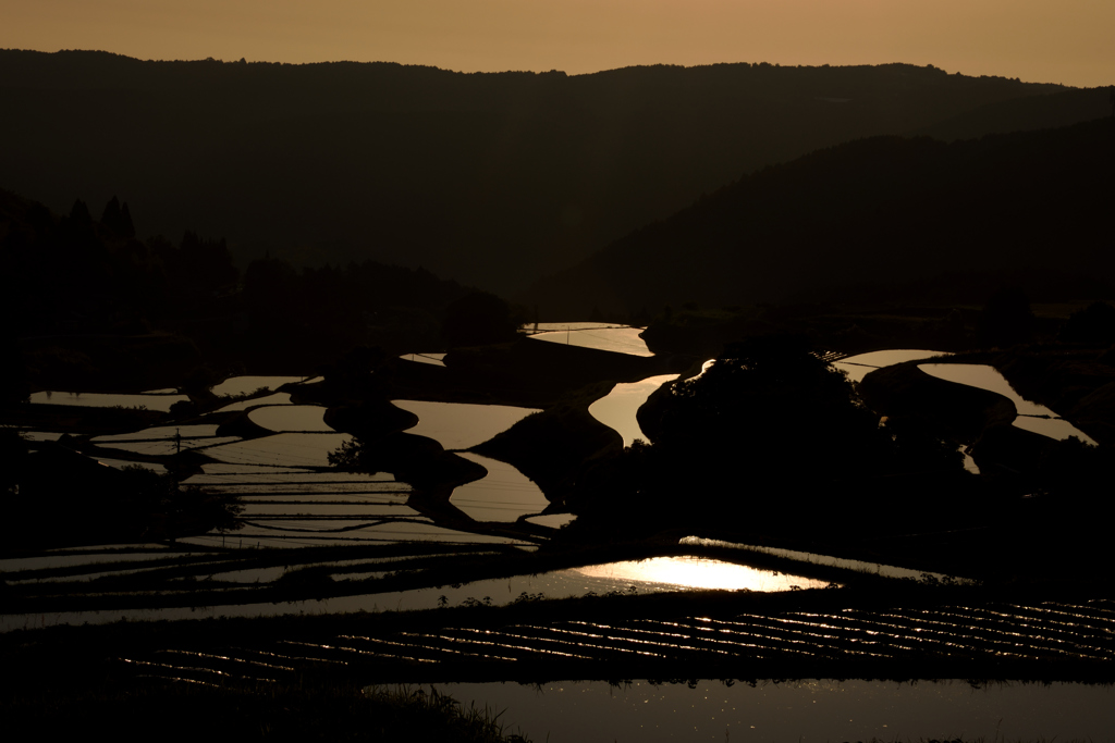 夜明けの水鏡