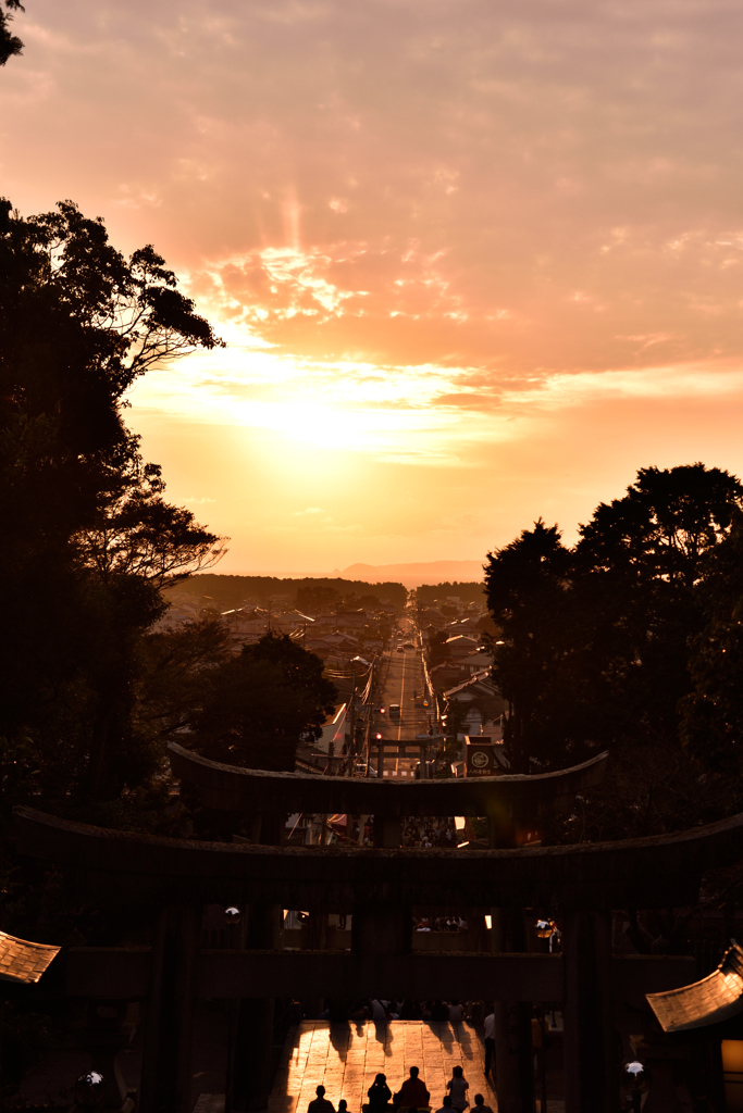光の道「夕日の祭」