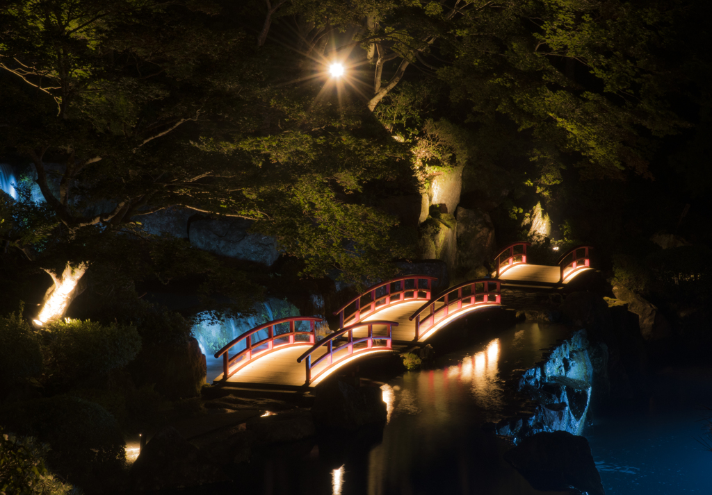 三つの橋がある庭園