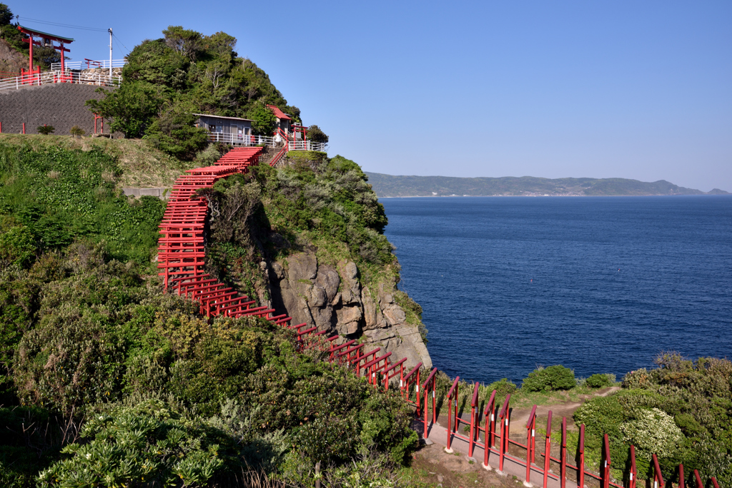 海へと続く鳥居の道。。。