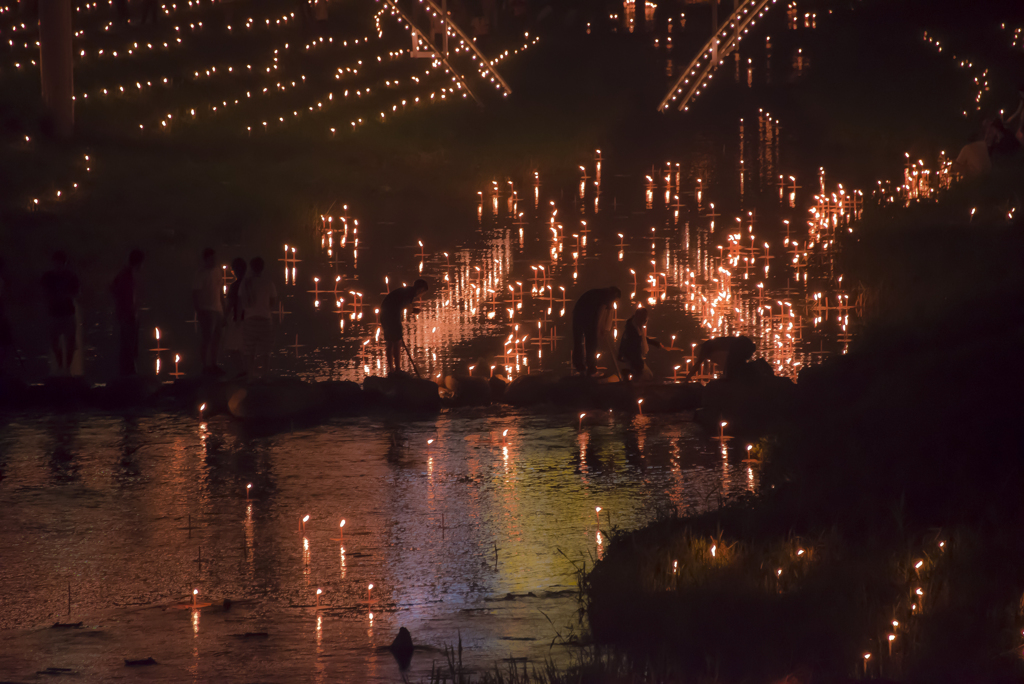 本明川を灯す23,000本の灯明
