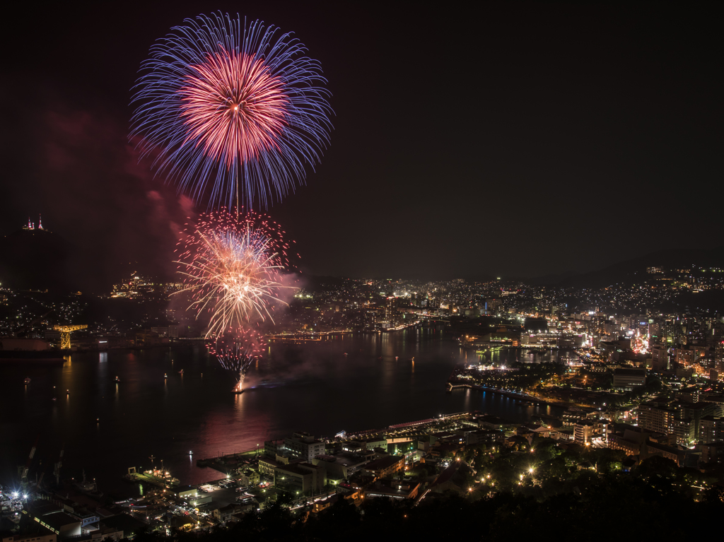 美しい夜景に花を添える。。。