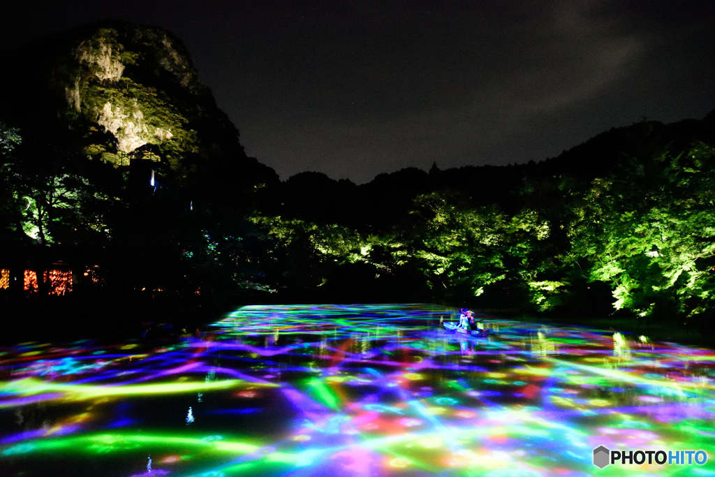水面を滑る光のドローイング
