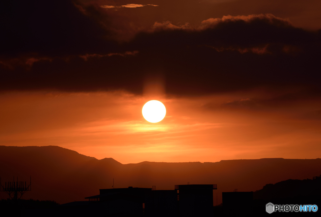 基地に沈む夕日