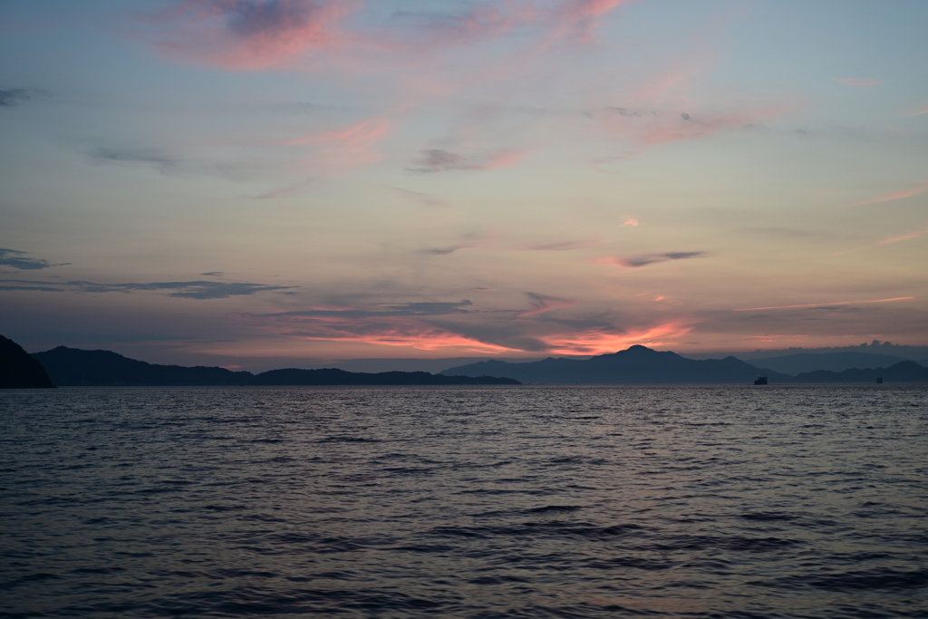 瀬戸内海あたりの夕暮れ3。