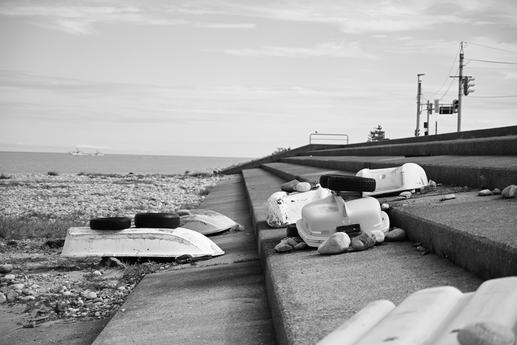 船と信号と海。