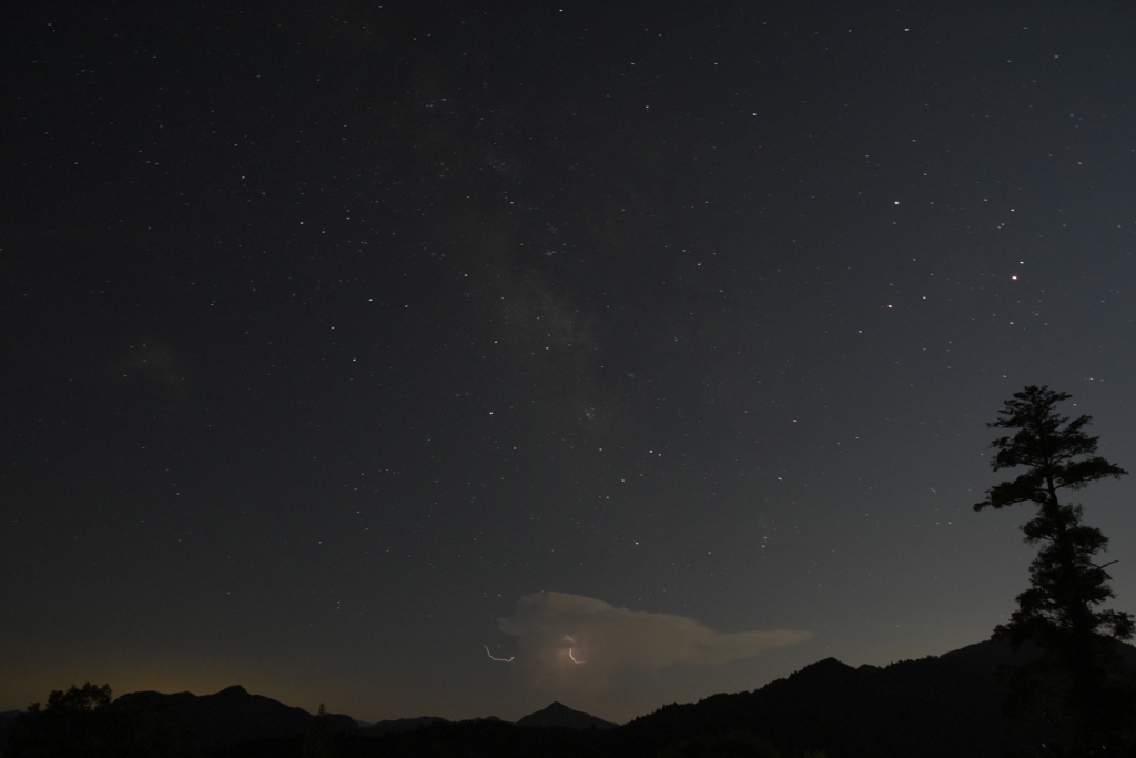 雷と星空