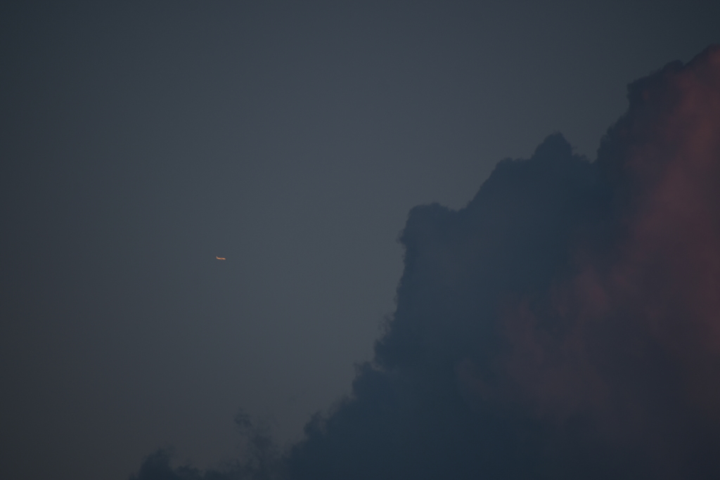飛行機と雲