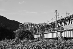 夏の鉄橋。