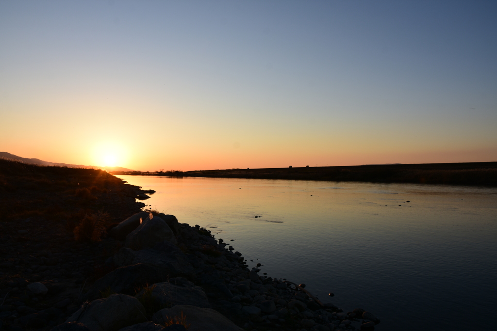 夕陽と川