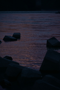 水面の夕陽。