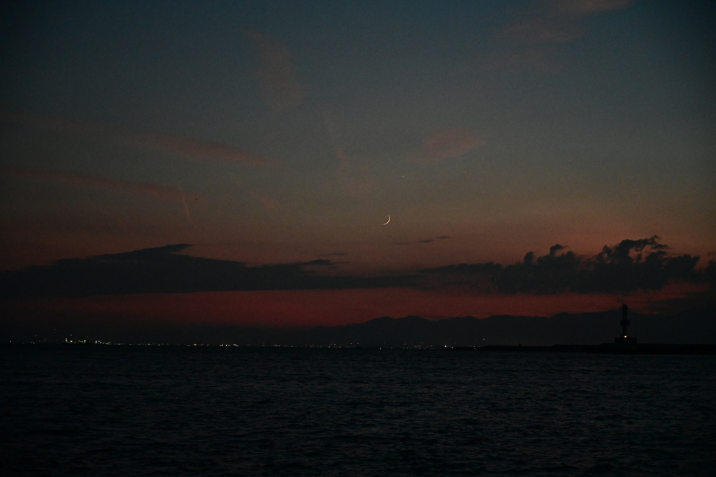 同じ場所の夜。