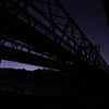夜の鉄橋。