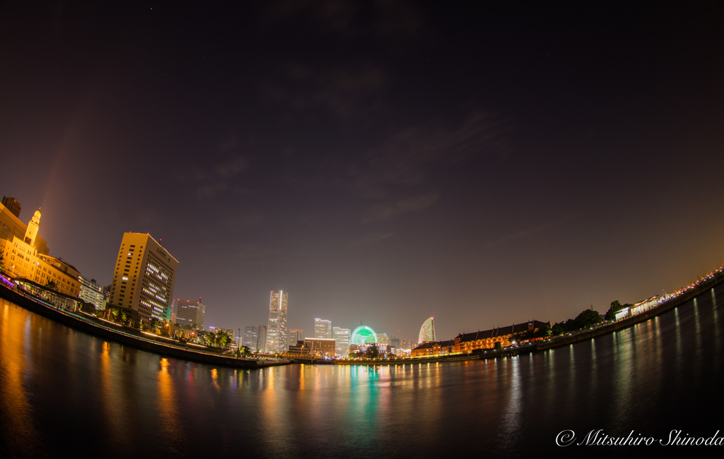 横浜みなとみらいの夜景