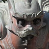 変な銅像３