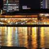 水面に写る金色の海
