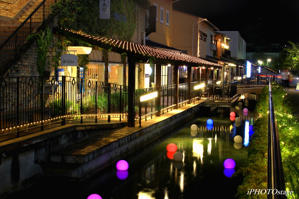 水辺の夜店