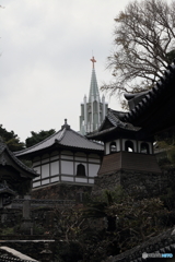 寺院と教会の見える風景