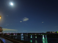 月とオリオンと渡月橋