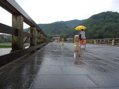 雨の嵐山