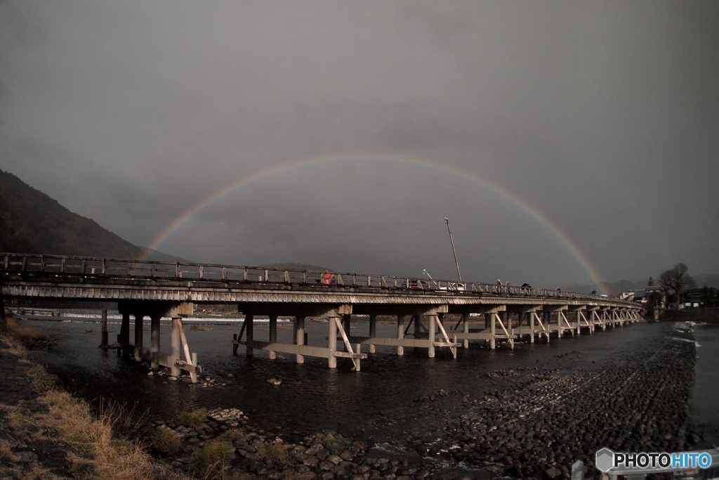 渡月橋と虹