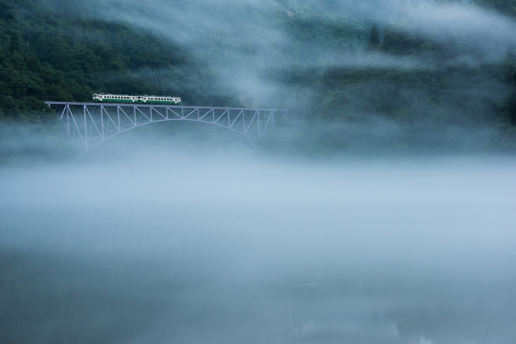 雨上がりの船着場