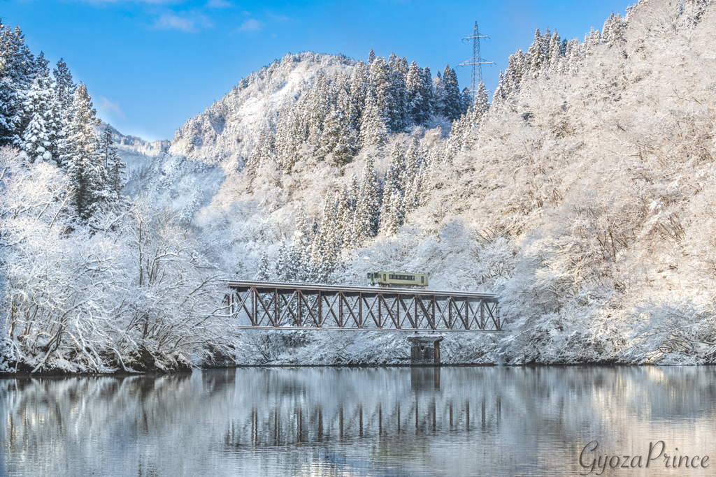 雪花輝く晴天の朝