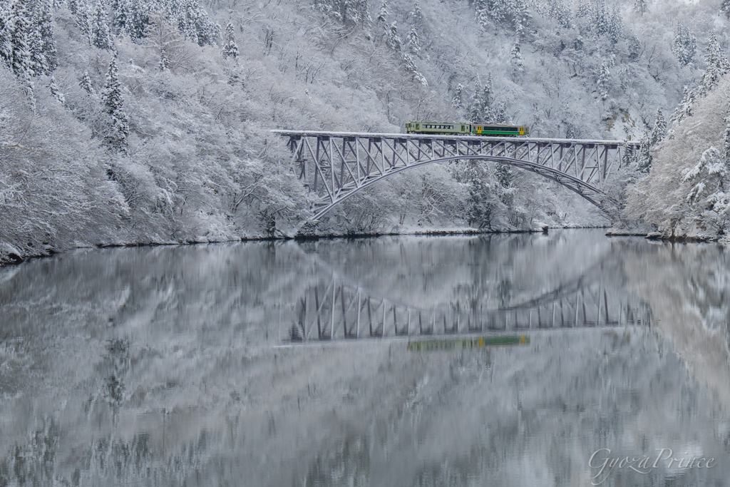 雪鏡の只見川