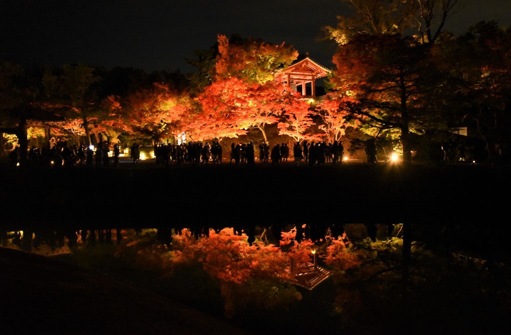 深紅の水鏡