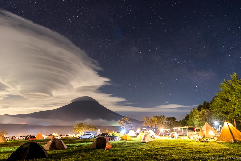 天の川と富士山と吊るし雲と