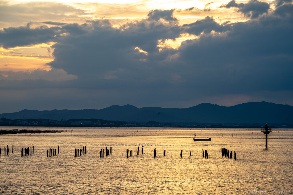 黄金色の湖