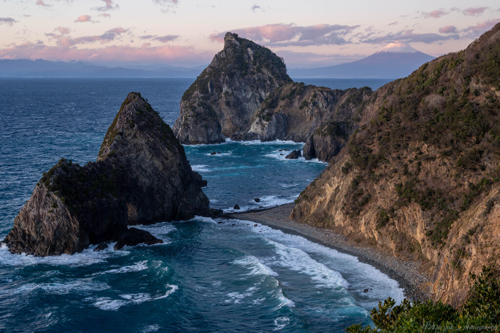 突風と荒波の海岸