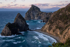 突風と荒波の海岸