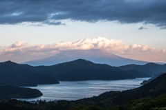 大観山からの白と黒