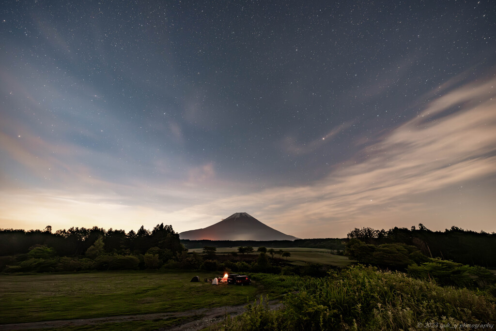 夜空と大地