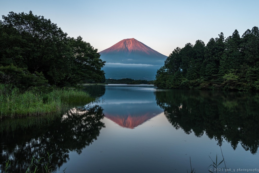 朱色の頂