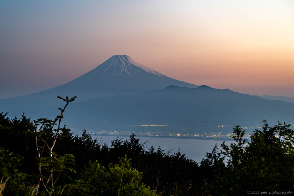 日の出前、だるま山高原から
