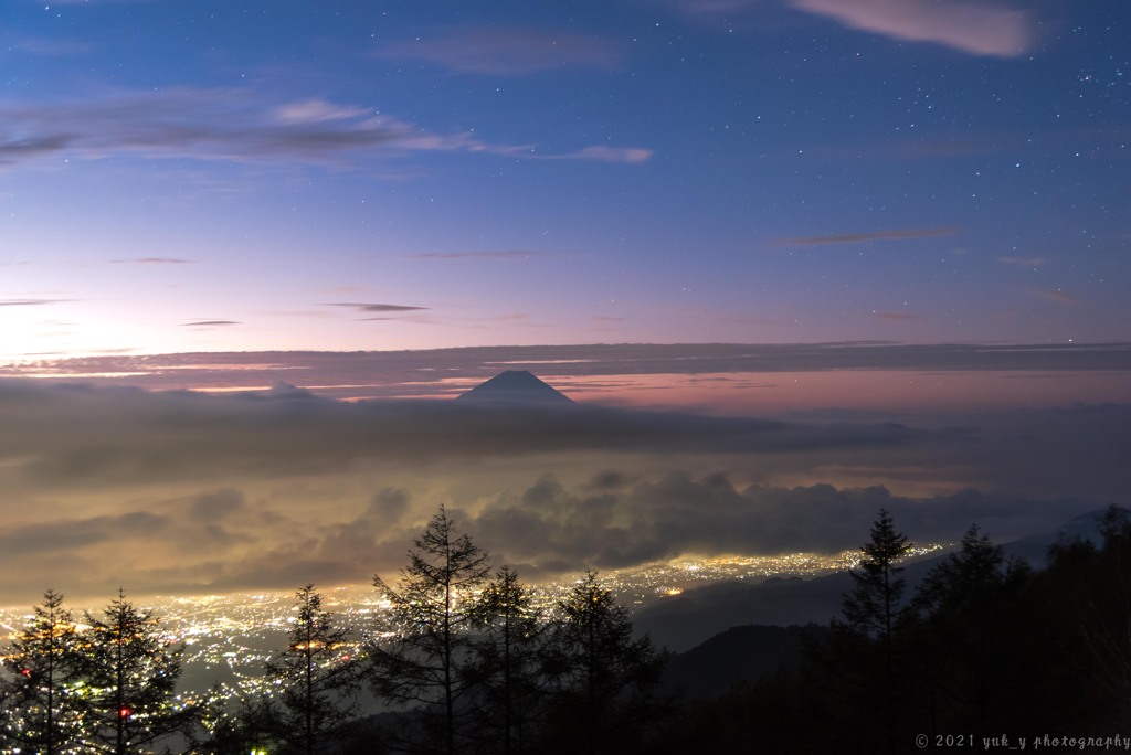 雲海の夜明け