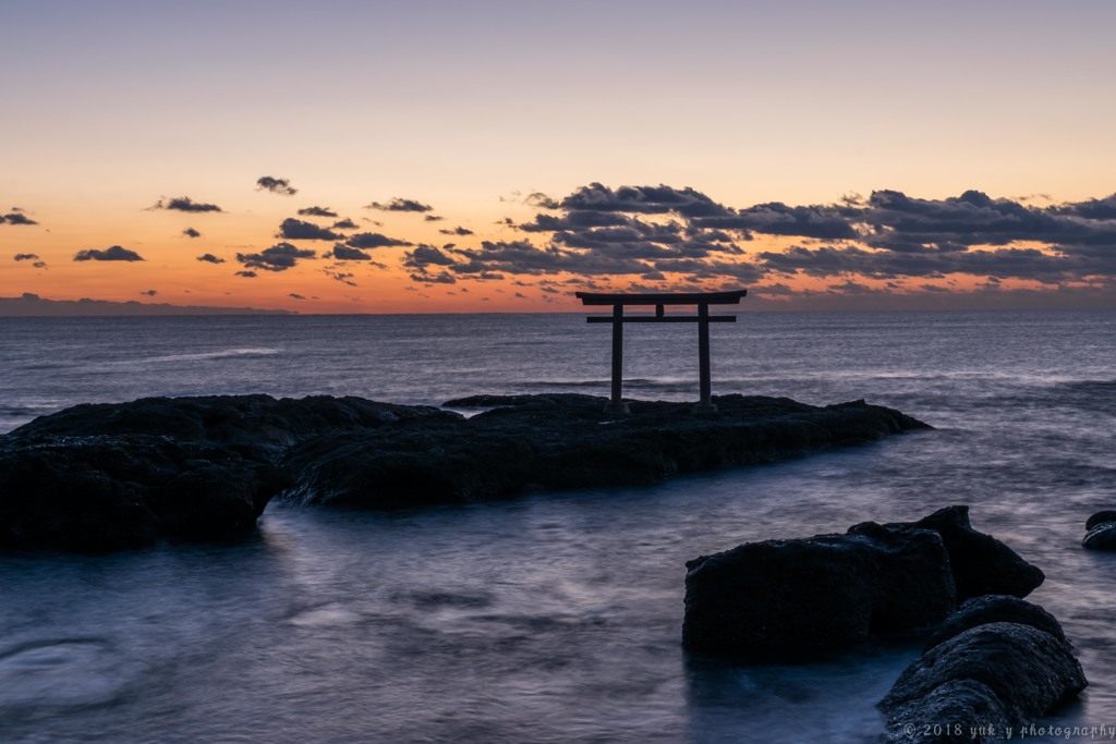 岩礁の鳥居